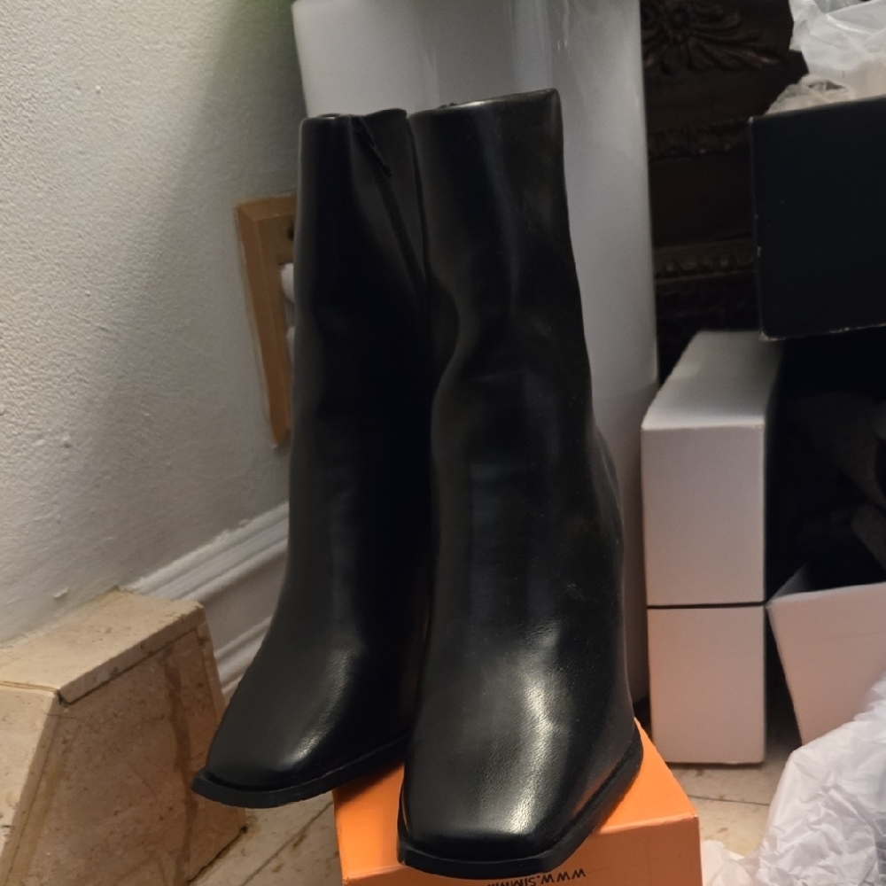 Elegant Black Women's Boots